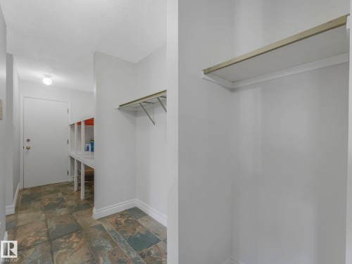 3 10836 116 Street, Edmonton, AB - Indoor