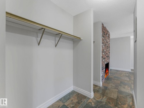 3 10836 116 Street, Edmonton, AB - Indoor