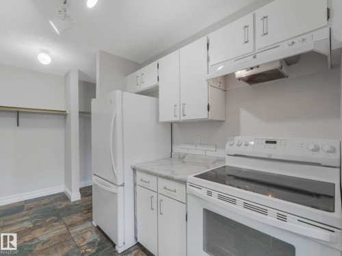3 10836 116 Street, Edmonton, AB - Indoor Photo Showing Kitchen