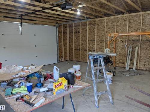 13636 135A Avenue, Edmonton, AB - Indoor Photo Showing Garage