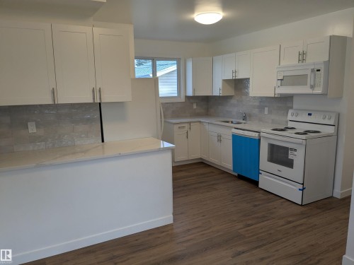 13636 135A Avenue, Edmonton, AB - Indoor Photo Showing Kitchen