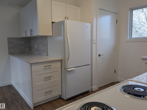 13636 135A Avenue, Edmonton, AB - Indoor Photo Showing Kitchen
