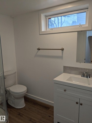 13636 135A Avenue, Edmonton, AB - Indoor Photo Showing Bathroom
