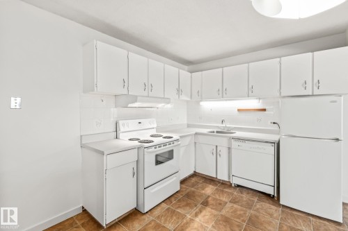 425 8604 Gateway Boulevard, Edmonton, AB - Indoor Photo Showing Kitchen
