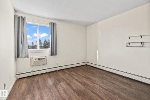 425 8604 Gateway Boulevard, Edmonton, AB - Indoor Photo Showing Other Room