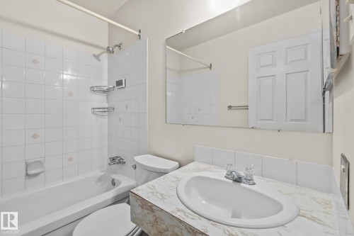425 8604 Gateway Boulevard, Edmonton, AB - Indoor Photo Showing Bathroom