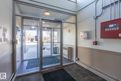 425 8604 Gateway Boulevard, Edmonton, AB - Indoor Photo Showing Other Room