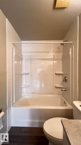 17324 92 Avenue, Edmonton, AB - Indoor Photo Showing Bathroom