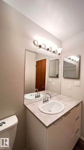 17324 92 Avenue, Edmonton, AB - Indoor Photo Showing Bathroom
