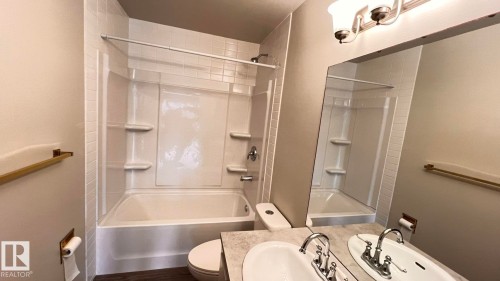 17324 92 Avenue, Edmonton, AB - Indoor Photo Showing Bathroom