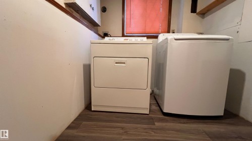 17324 92 Avenue, Edmonton, AB - Indoor Photo Showing Laundry Room
