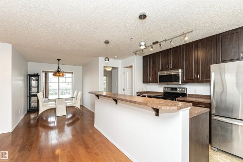 302 17407 99 Avenue, Edmonton, AB - Indoor Photo Showing Kitchen With Upgraded Kitchen