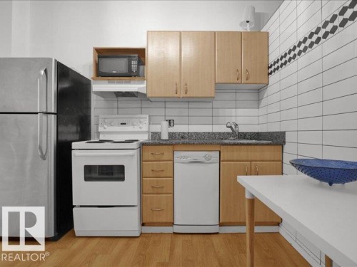 #708 10024 Jasper Avenue, Edmonton, AB - Indoor Photo Showing Kitchen
