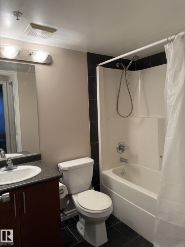 303 10118 106 Avenue, Edmonton, AB - Indoor Photo Showing Bathroom