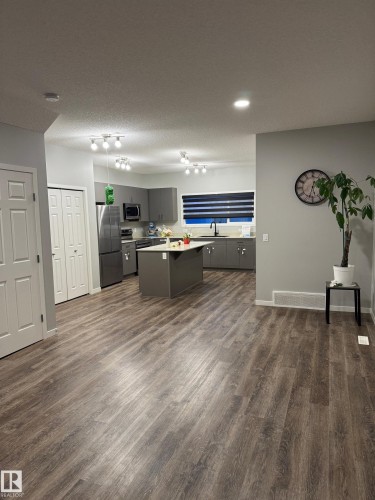 7 Emerald Way E, Spruce Grove, AB - Indoor