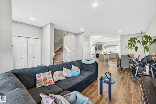 7 Emerald Way E, Spruce Grove, AB - Indoor Photo Showing Living Room