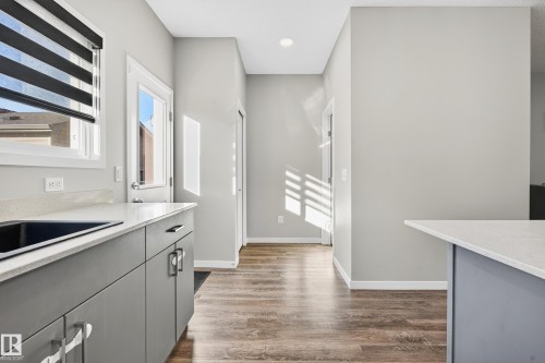 7 Emerald Way E, Spruce Grove, AB - Indoor Photo Showing Kitchen