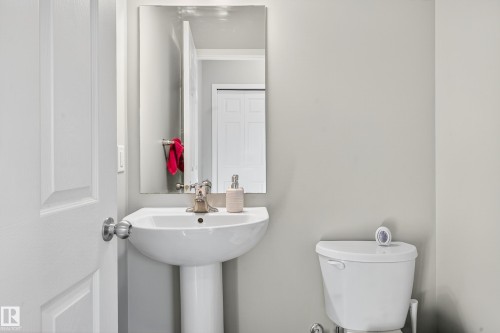 7 Emerald Way E, Spruce Grove, AB - Indoor Photo Showing Bathroom