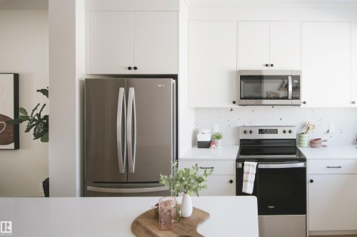 2323 160 Street Sw, Edmonton, AB - Indoor Photo Showing Kitchen
