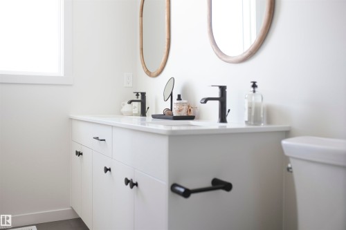 2323 160 Street Sw, Edmonton, AB - Indoor Photo Showing Bathroom