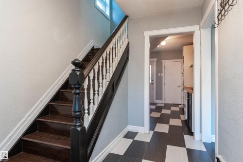 9213 101A Avenue, Edmonton, AB - Indoor Photo Showing Other Room