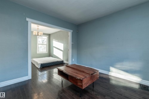 9213 101A Avenue, Edmonton, AB - Indoor Photo Showing Other Room