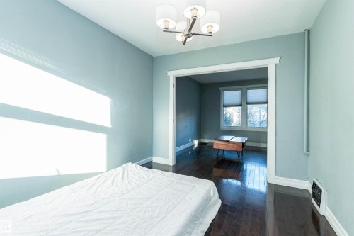 9213 101A Avenue, Edmonton, AB - Indoor Photo Showing Bedroom