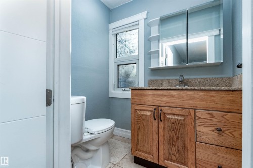 9213 101A Avenue, Edmonton, AB - Indoor Photo Showing Bathroom