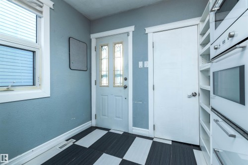 9213 101A Avenue, Edmonton, AB - Indoor Photo Showing Other Room