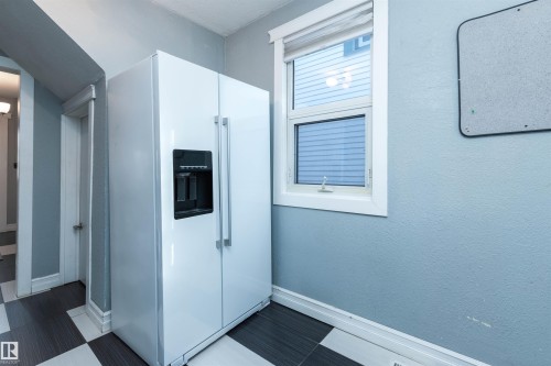 9213 101A Avenue, Edmonton, AB - Indoor Photo Showing Other Room