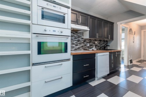 9213 101A Avenue, Edmonton, AB - Indoor Photo Showing Kitchen