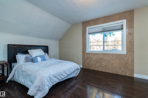 9213 101A Avenue, Edmonton, AB - Indoor Photo Showing Bedroom