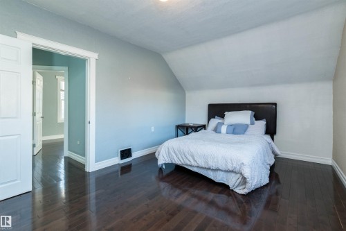 9213 101A Avenue, Edmonton, AB - Indoor Photo Showing Bedroom