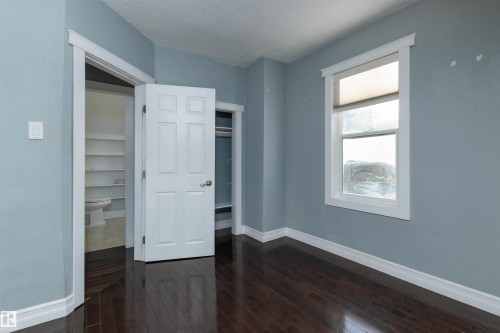 9213 101A Avenue, Edmonton, AB - Indoor Photo Showing Other Room