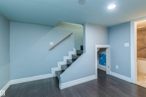 9213 101A Avenue, Edmonton, AB - Indoor Photo Showing Other Room
