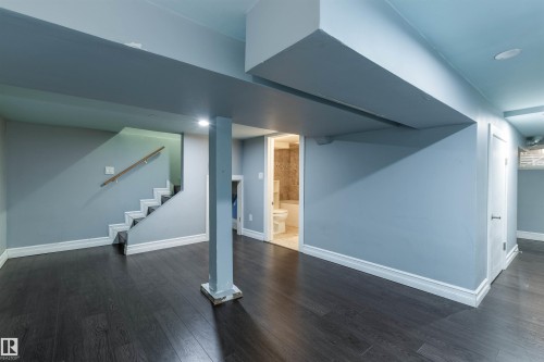 9213 101A Avenue, Edmonton, AB - Indoor Photo Showing Other Room