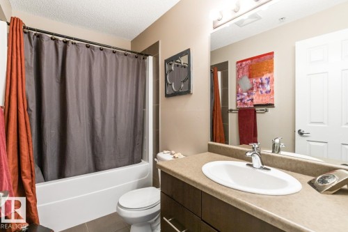 115 2208 44 Avenue, Edmonton, AB - Indoor Photo Showing Bathroom
