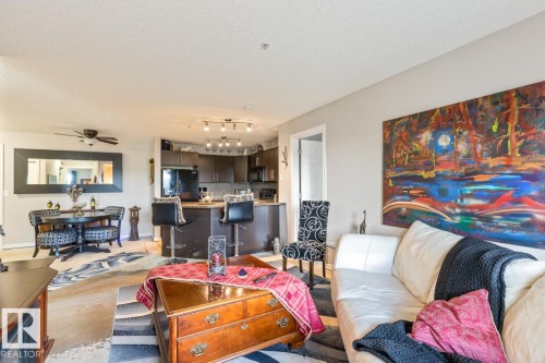 115 2208 44 Avenue, Edmonton, AB - Indoor Photo Showing Living Room