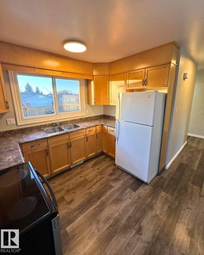 1504 62 Street, Edmonton, AB - Indoor Photo Showing Kitchen With Double Sink