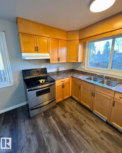 1504 62 Street, Edmonton, AB - Indoor Photo Showing Kitchen With Double Sink