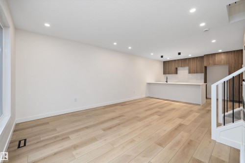 11338 89 Street, Edmonton, AB - Indoor