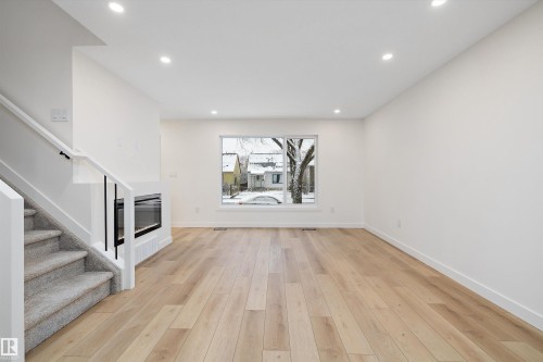 11605 90 Street, Edmonton, AB - Indoor