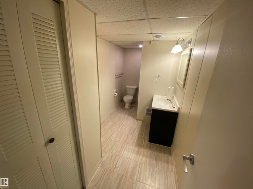 4813 54 Street, Vegreville, AB - Indoor Photo Showing Bathroom