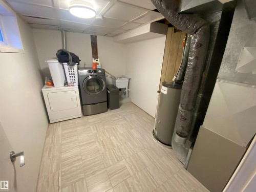 4813 54 Street, Vegreville, AB - Indoor Photo Showing Laundry Room
