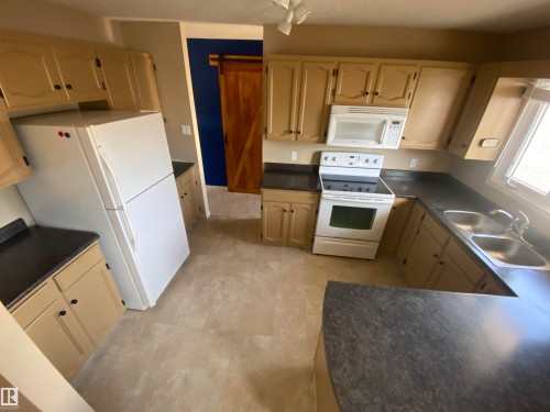 4813 54 Street, Vegreville, AB - Indoor Photo Showing Kitchen With Double Sink