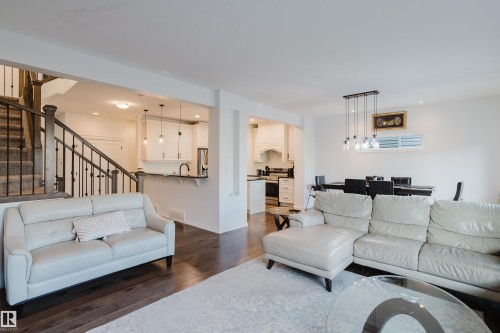 17539 61 Street, Edmonton, AB - Indoor Photo Showing Living Room