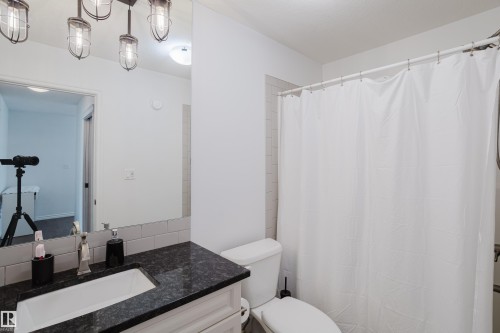 17539 61 Street, Edmonton, AB - Indoor Photo Showing Bathroom