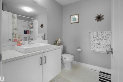 5050 Andison Close, Edmonton, AB - Indoor Photo Showing Bathroom