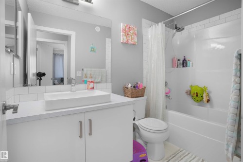 5050 Andison Close, Edmonton, AB - Indoor Photo Showing Bathroom