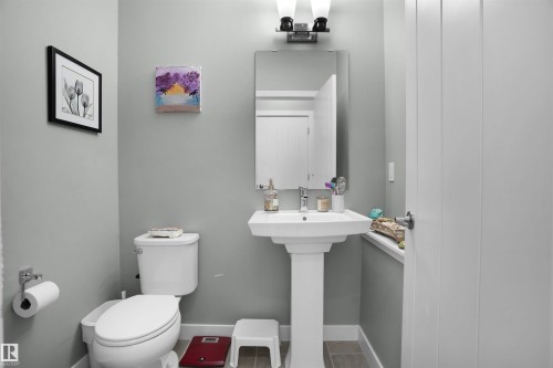 5050 Andison Close, Edmonton, AB - Indoor Photo Showing Bathroom